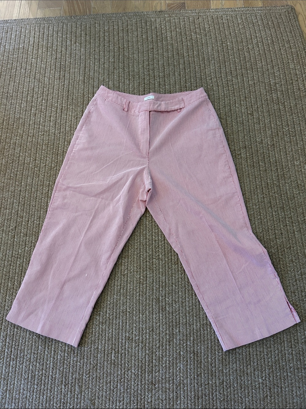 Red white pinstripe mostly cotton Capri pant, size 14 Liz Claiborne